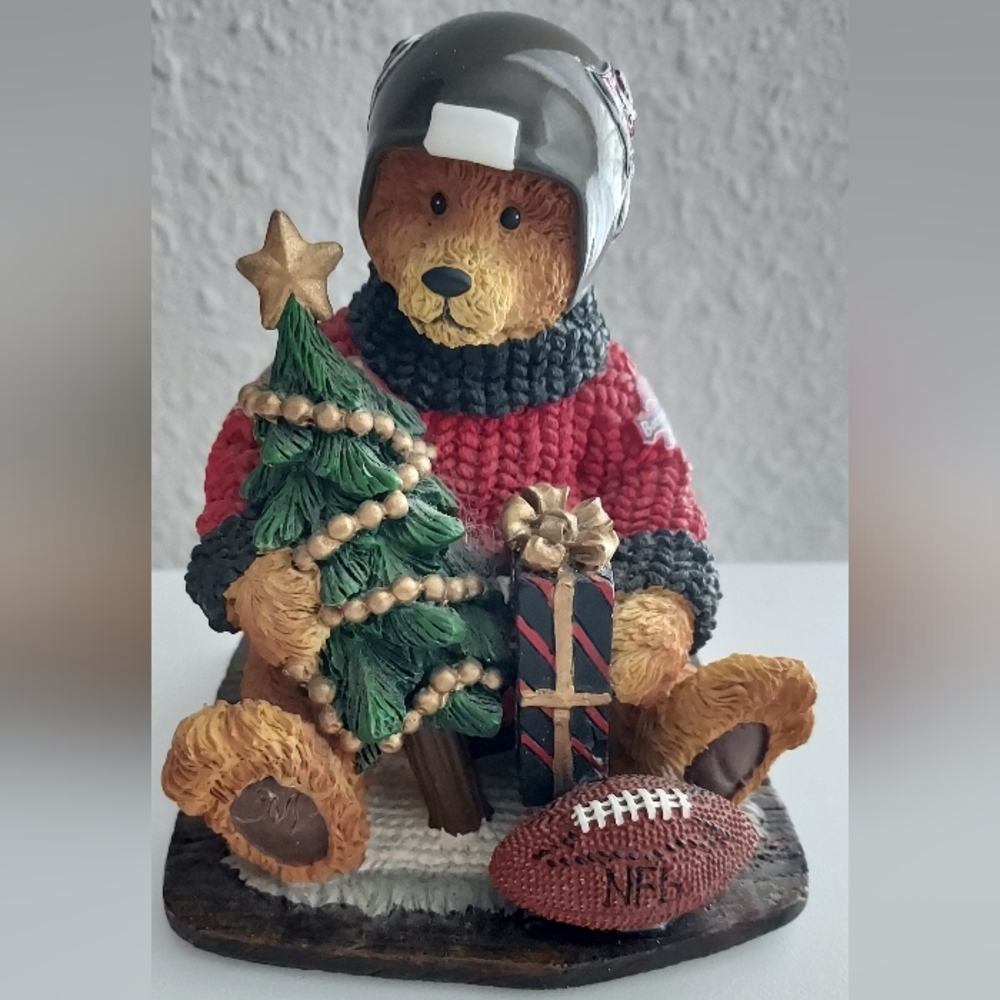 Football NFL Tampa Bay Buccaneers Bear Figurine 2002 Memory Company Christmas